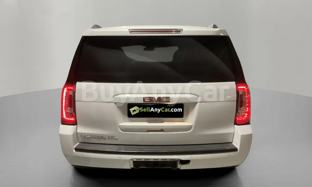 Vehicle photo 2