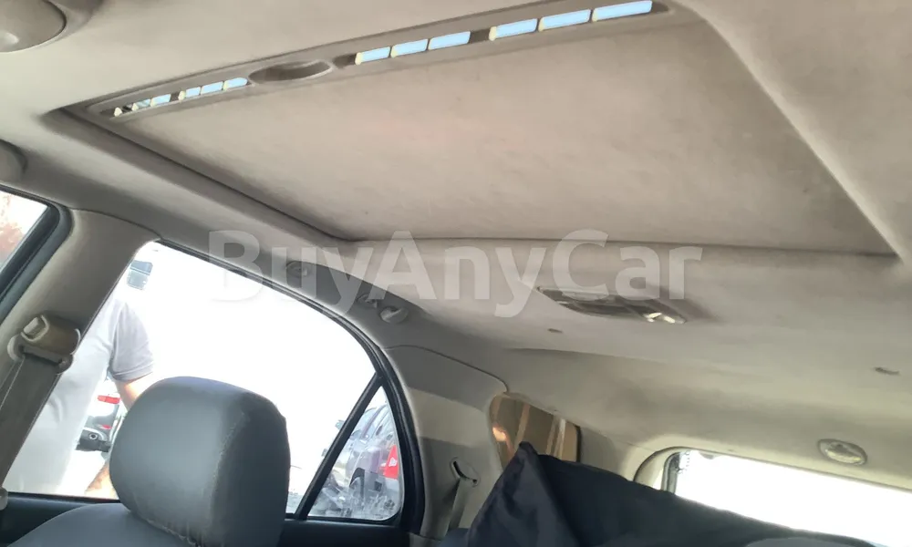 Vehicle photo 9