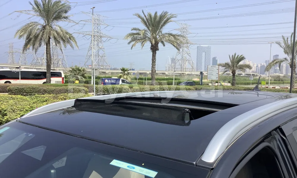Vehicle photo 5