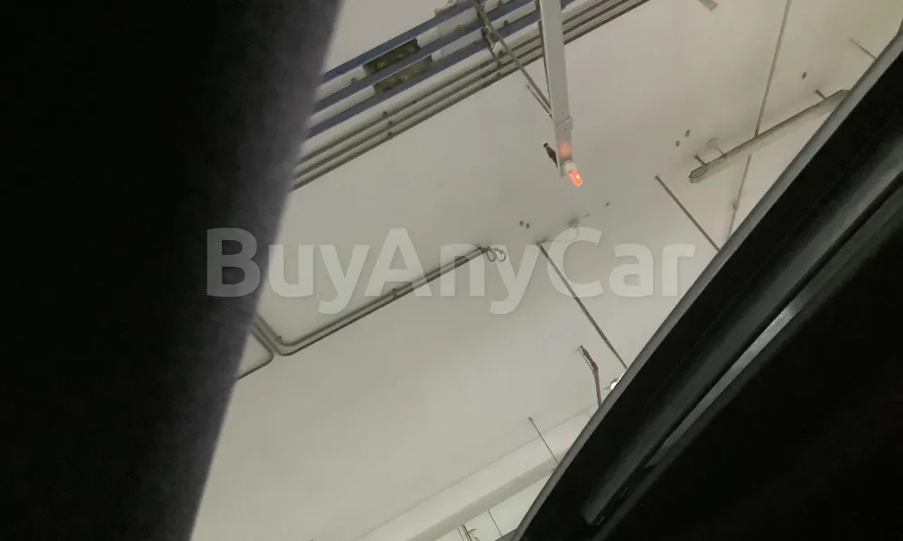 Vehicle photo 9