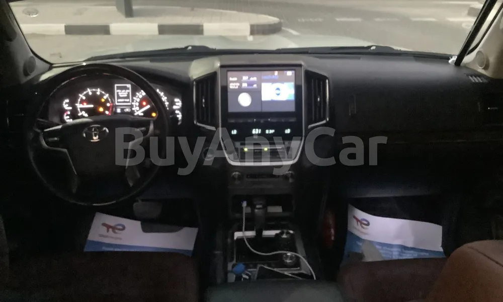 Vehicle photo 9