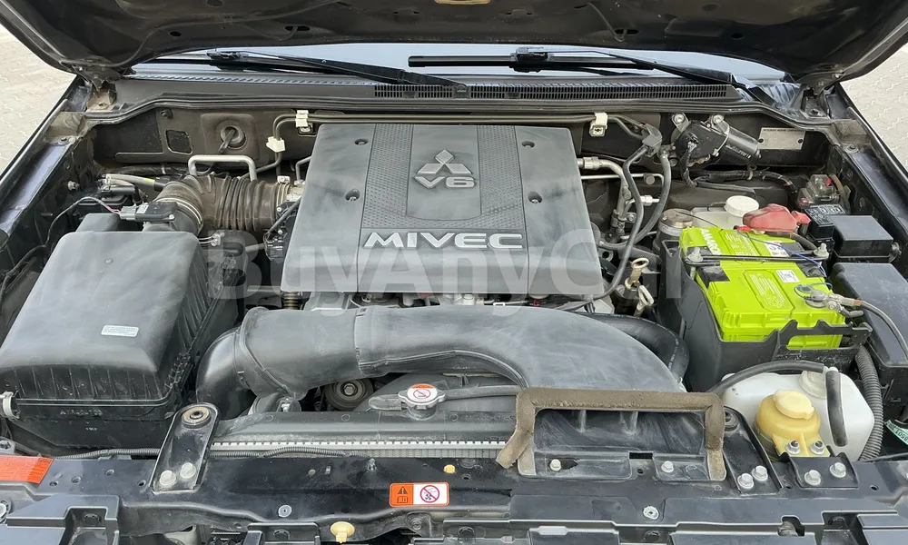 Vehicle photo 6
