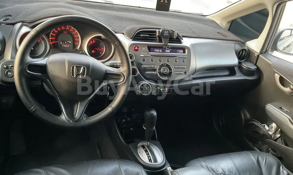 Vehicle photo 9