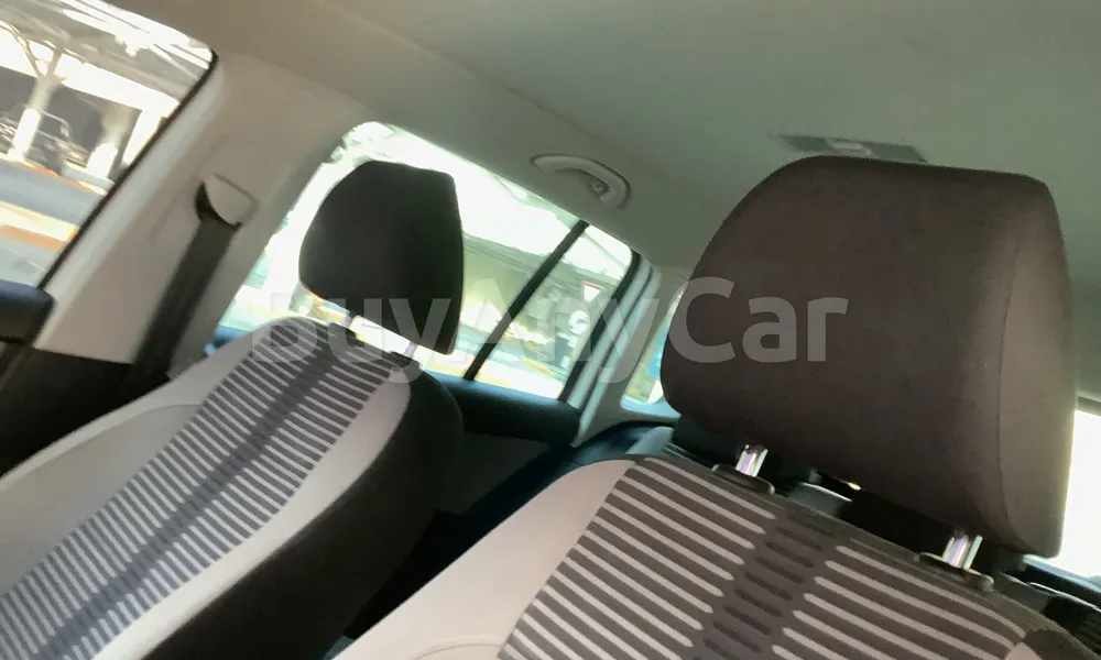 Vehicle photo 9