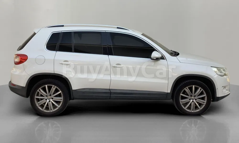 Vehicle photo 4