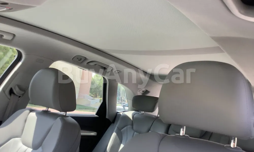 Vehicle photo 8