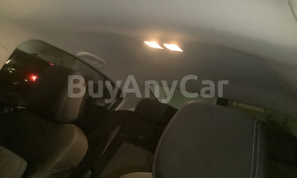 Vehicle photo 9