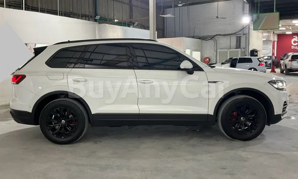 Vehicle photo 3