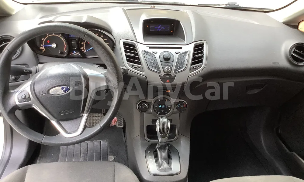 Vehicle photo 7