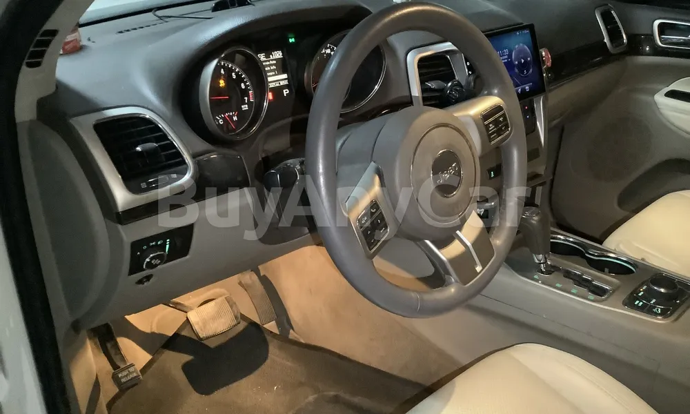 Vehicle photo 9
