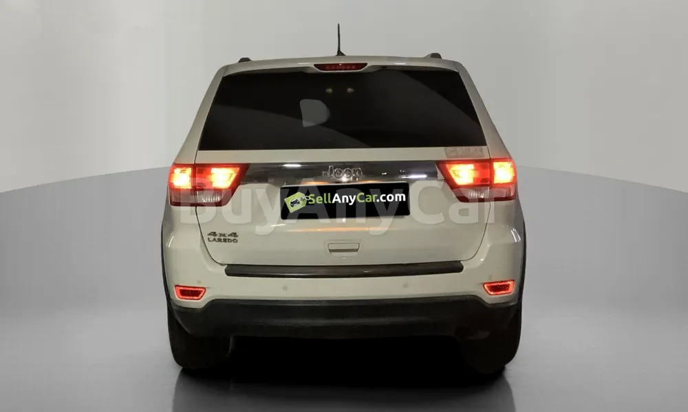 Vehicle photo 2