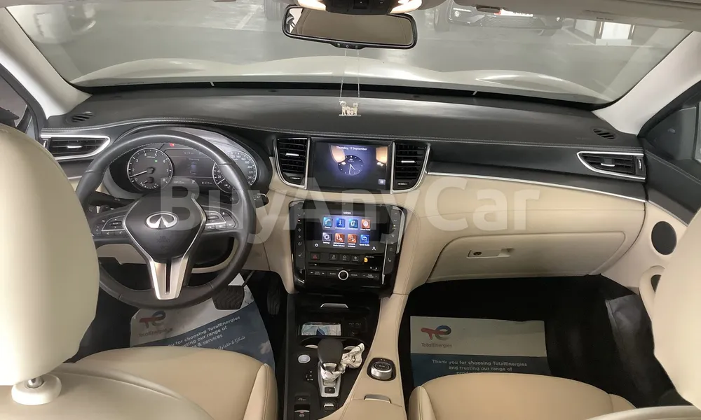 Vehicle photo 7