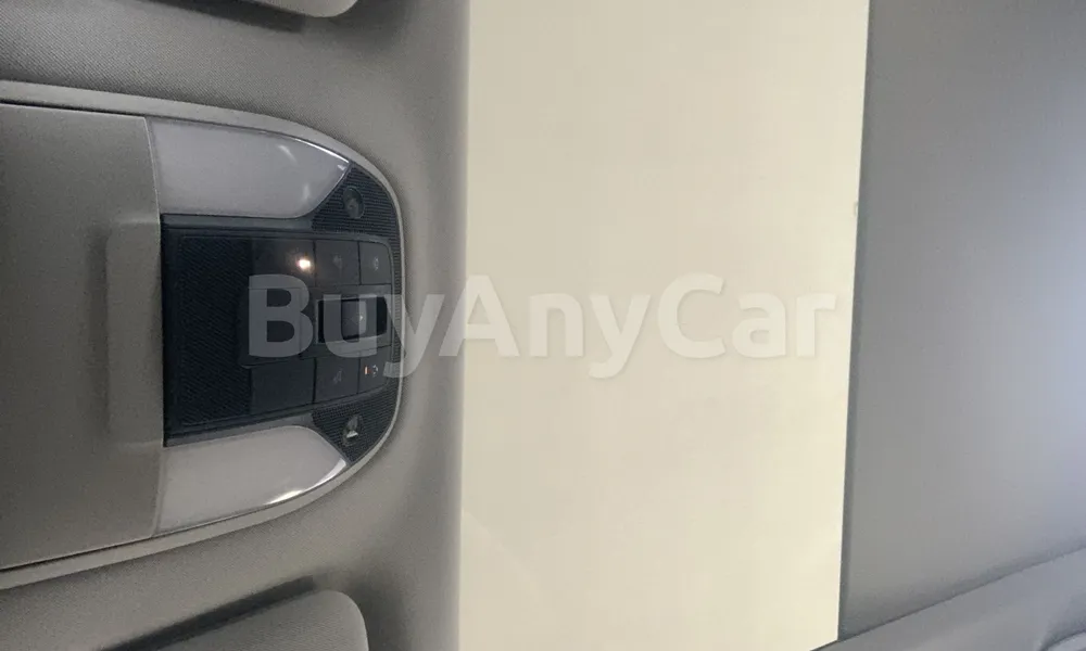 Vehicle photo 9
