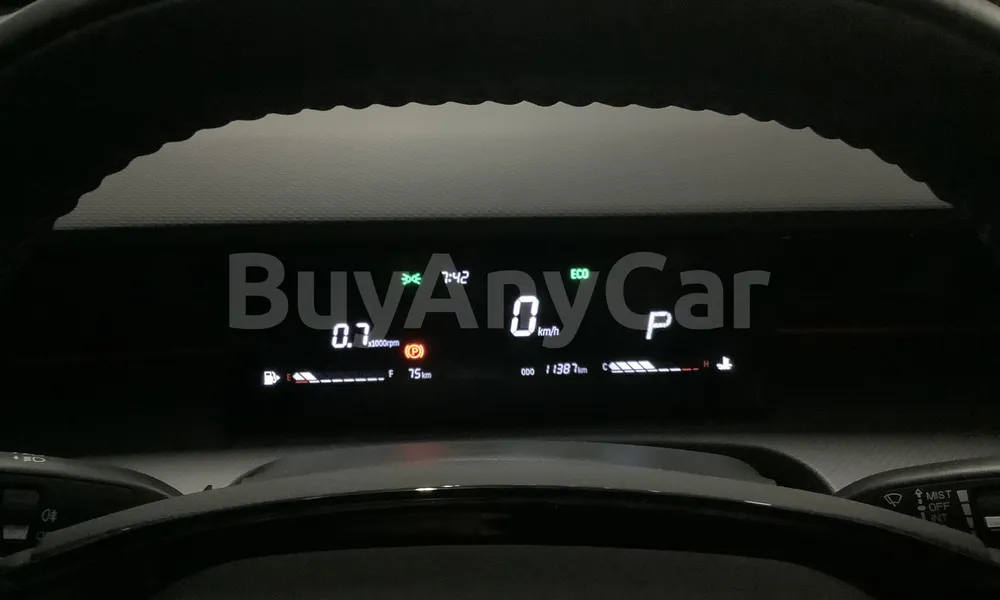 Vehicle photo 8