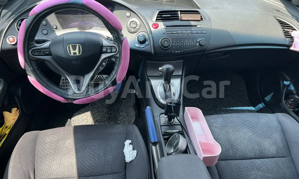 Vehicle photo 9