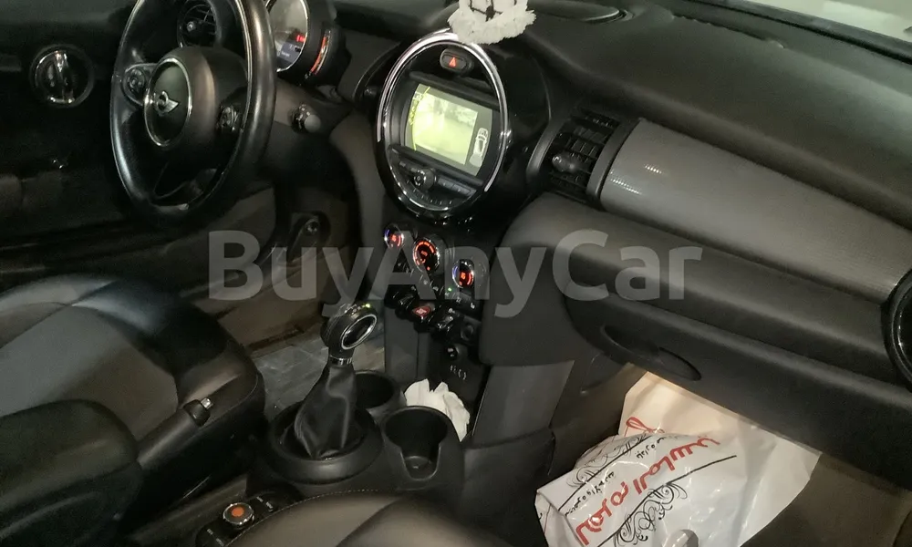 Vehicle photo 8