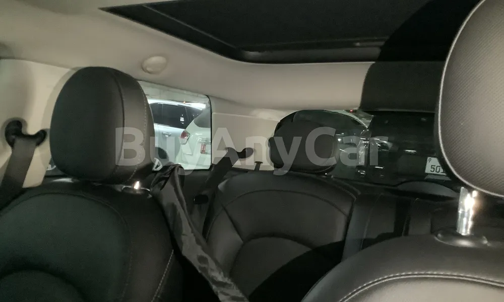 Vehicle photo 9