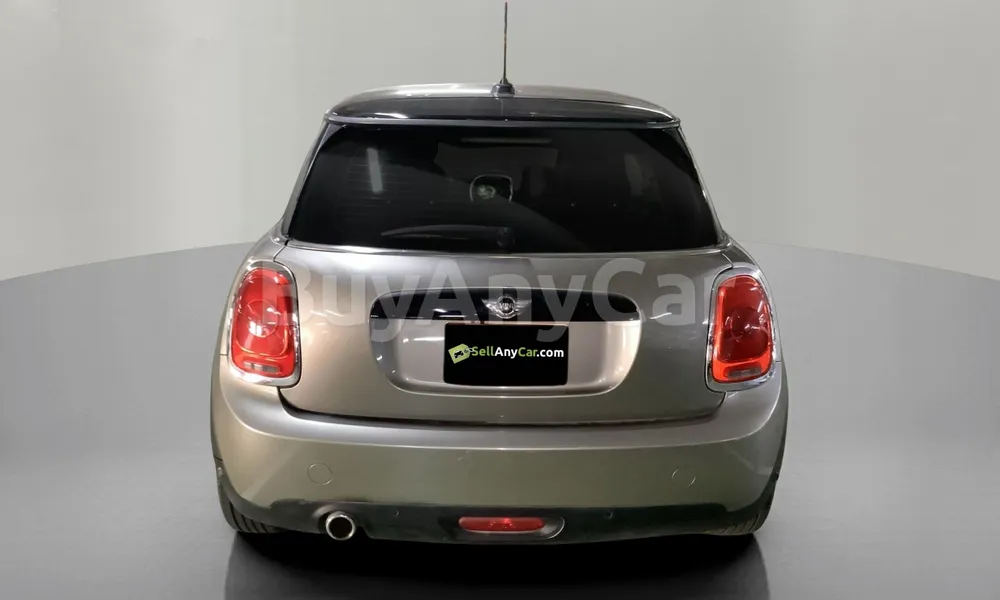 Vehicle photo 2
