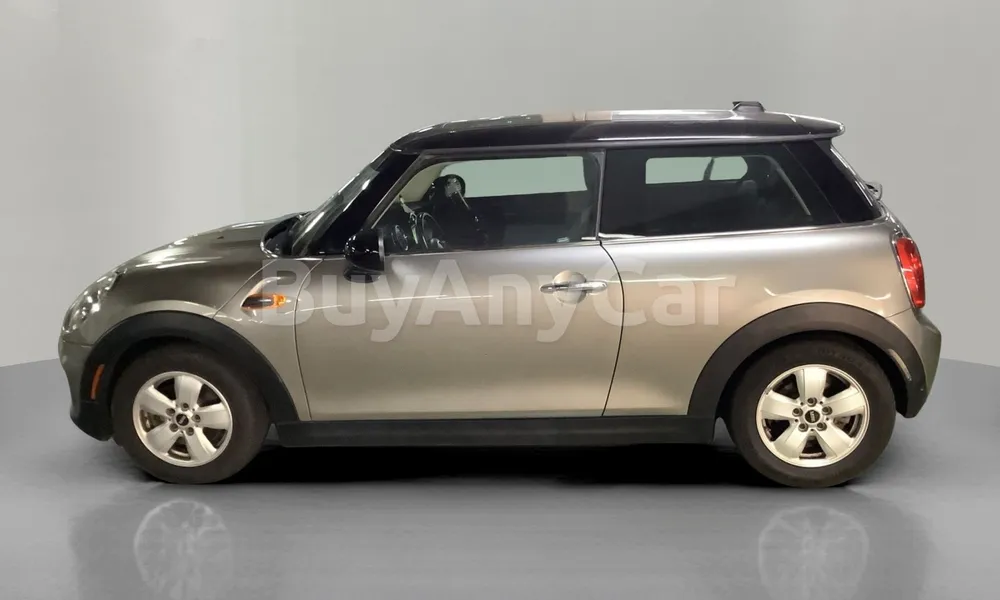Vehicle photo 4