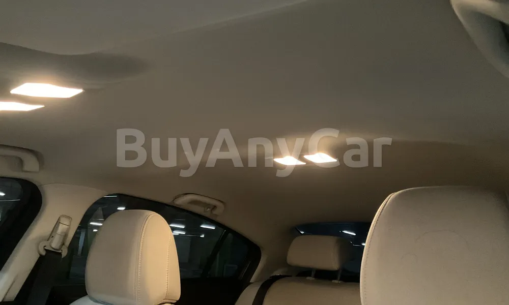 Vehicle photo 9