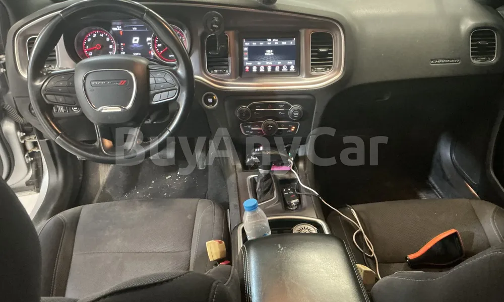 Vehicle photo 8