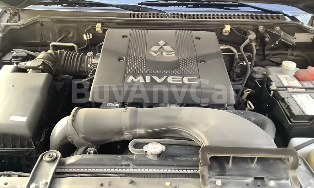 Vehicle photo 6