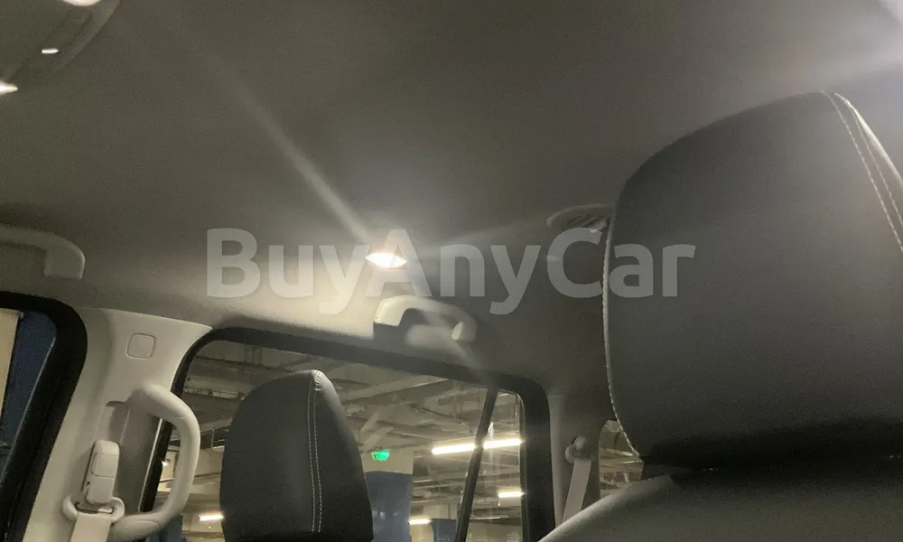 Vehicle photo 8