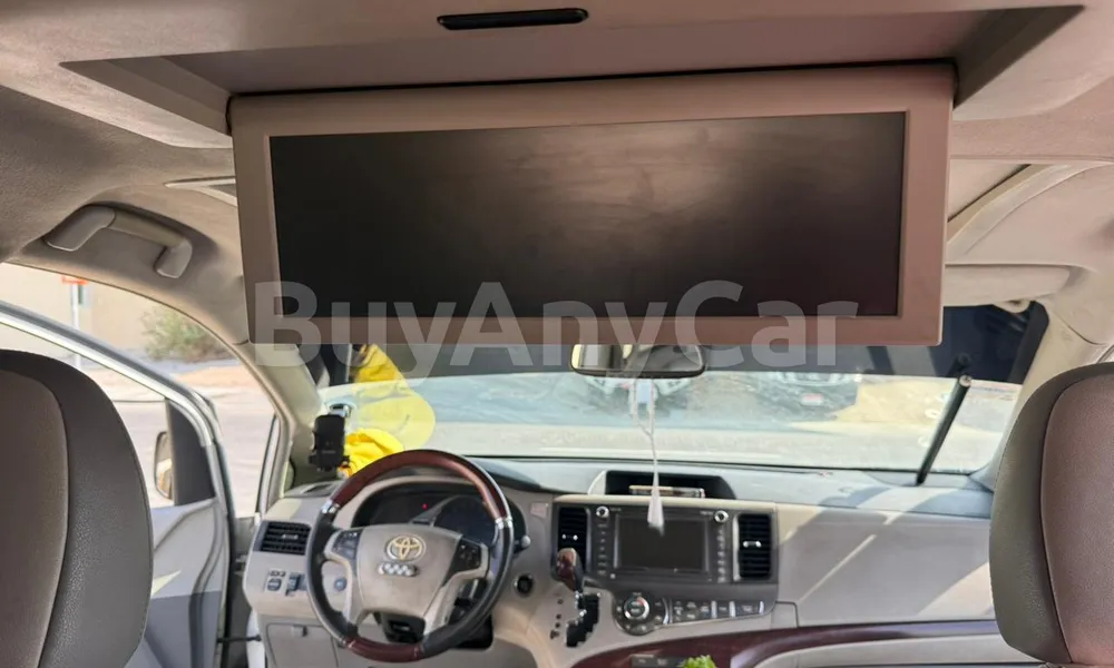Vehicle photo 2