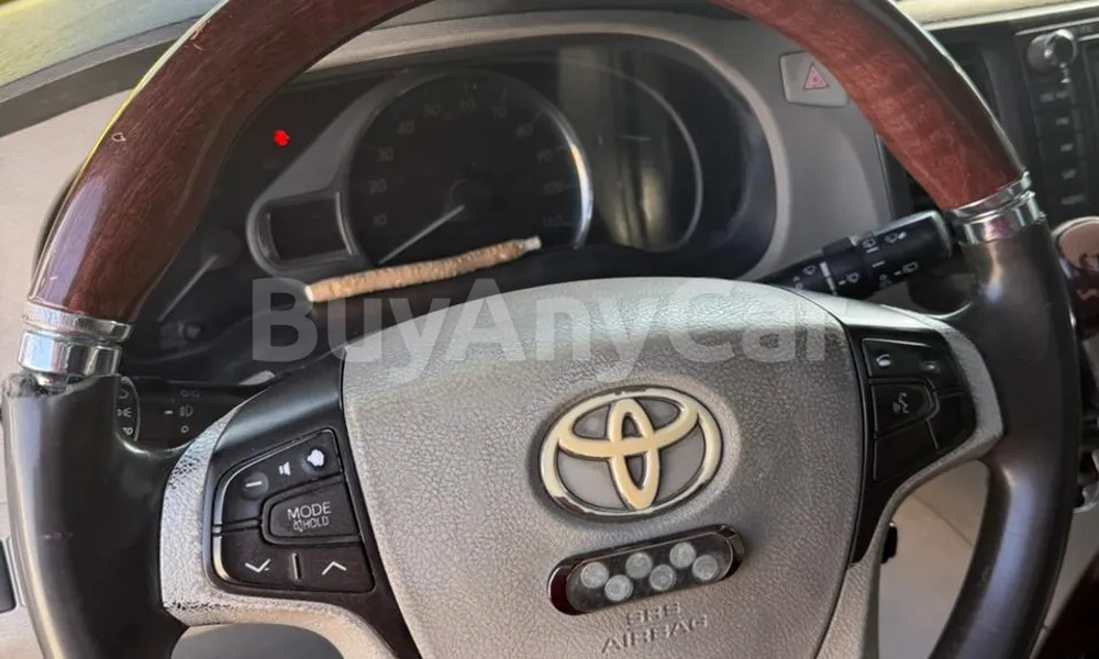 Vehicle photo 5