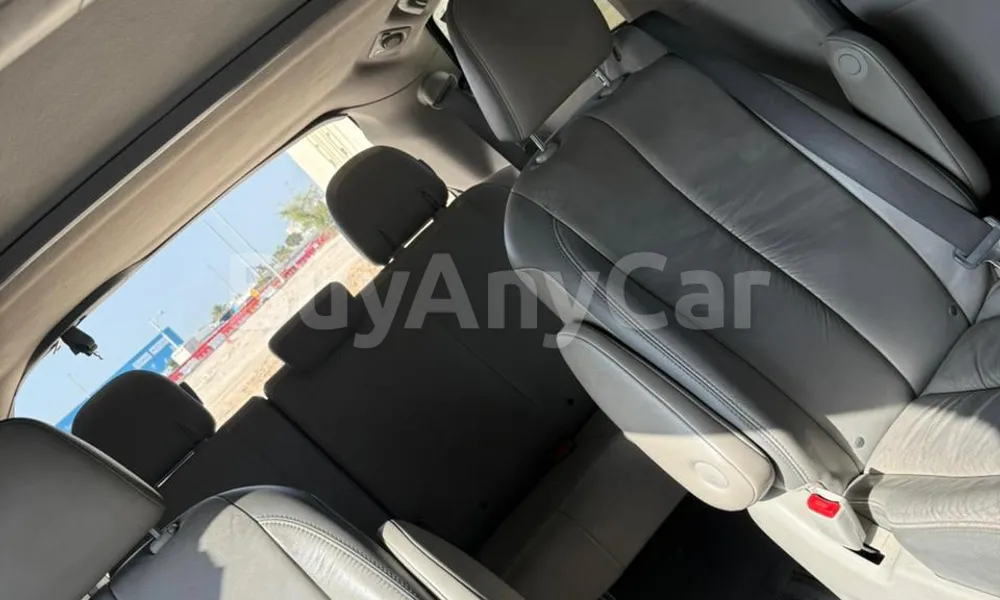 Vehicle photo 7
