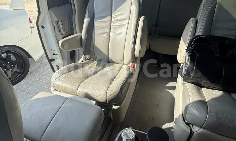 Vehicle photo 4