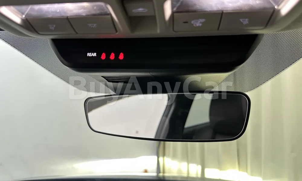 Vehicle photo 12