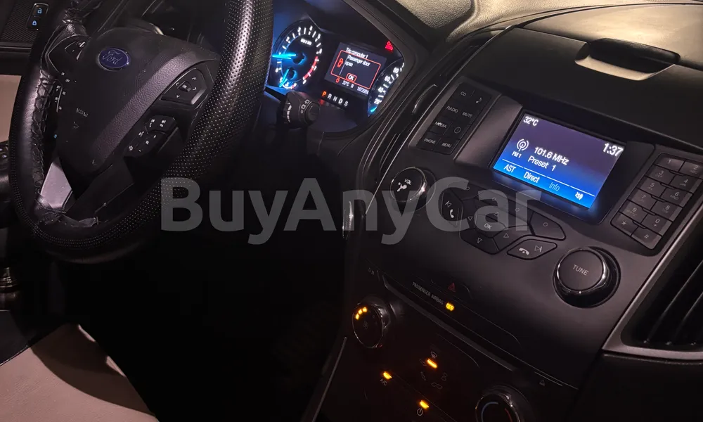 Vehicle photo 5