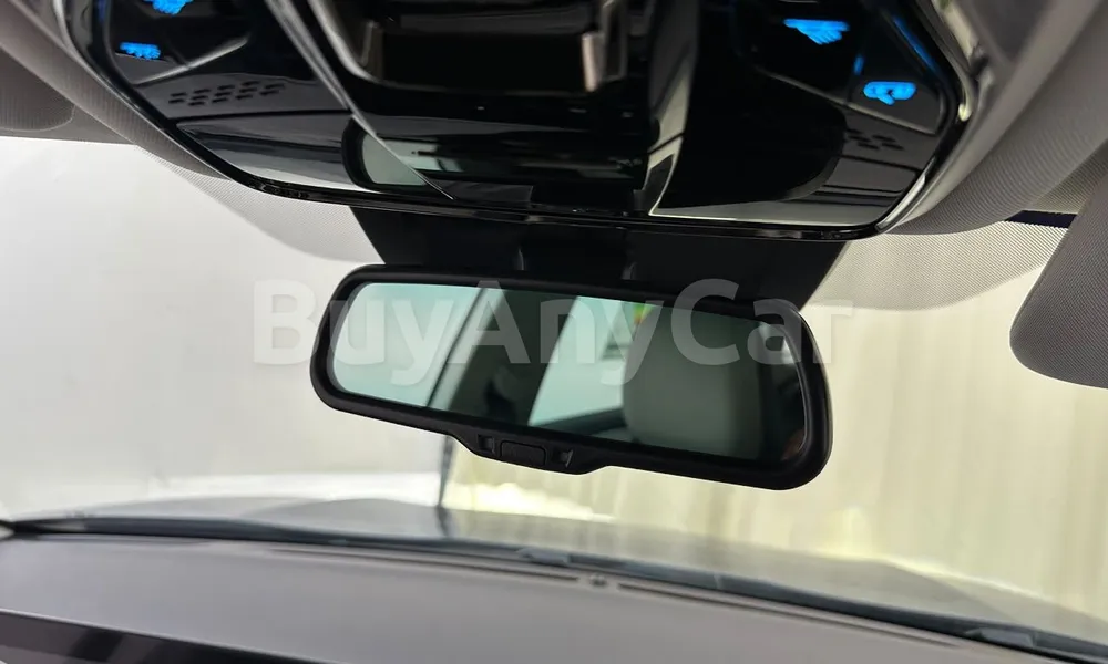 Vehicle photo 14