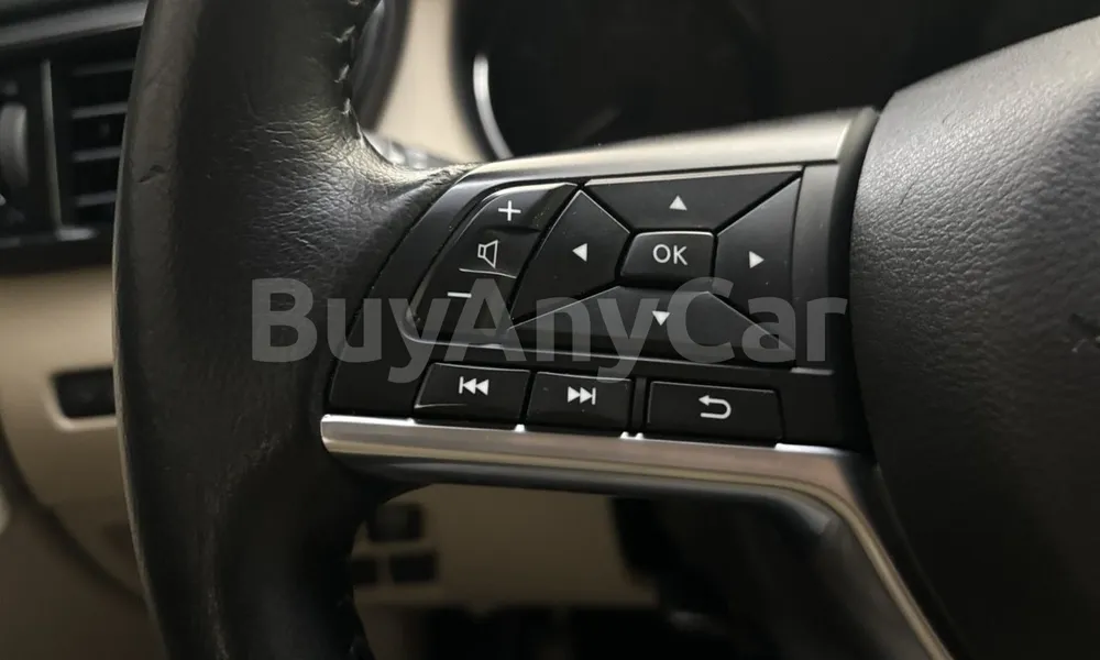 Vehicle photo 12