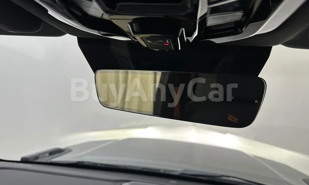 Vehicle photo 12