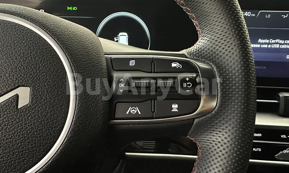 Vehicle photo 12