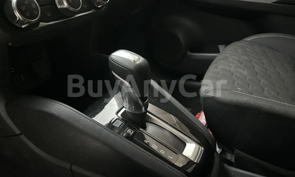 Vehicle photo 7