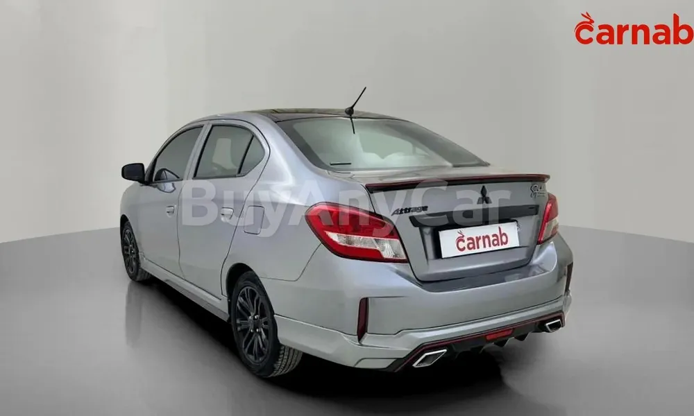 Vehicle photo 9