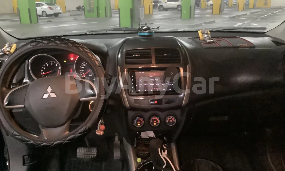 Vehicle photo 8