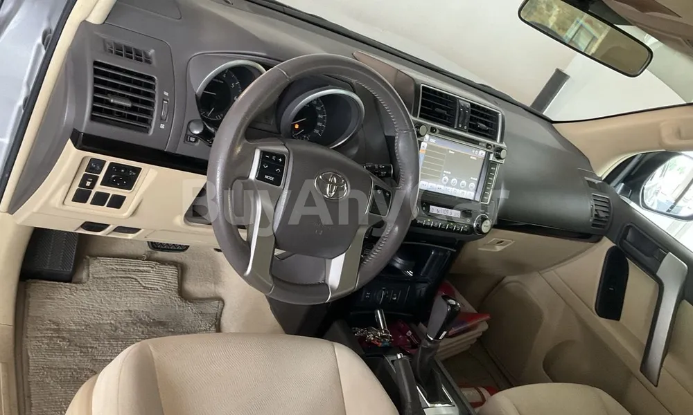 Vehicle photo 8