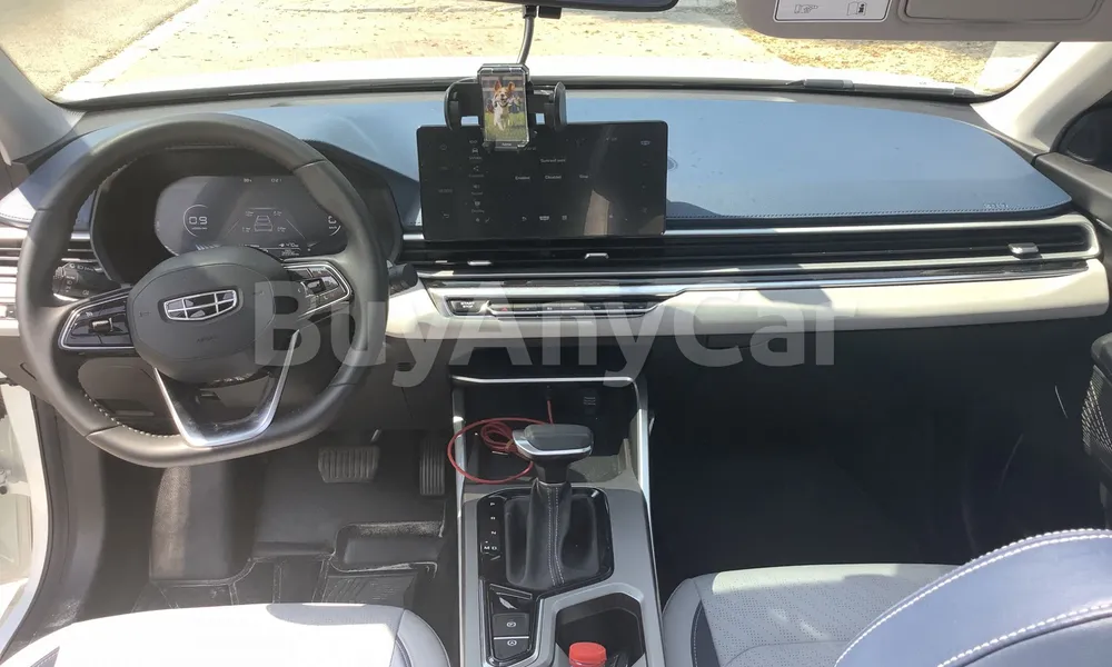 Vehicle photo 8