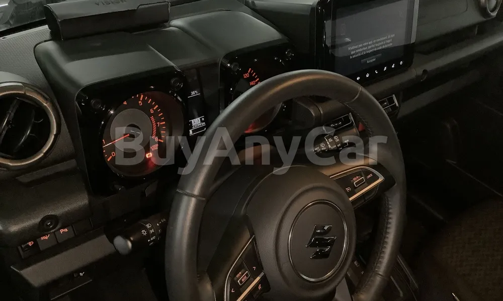 Vehicle photo 8
