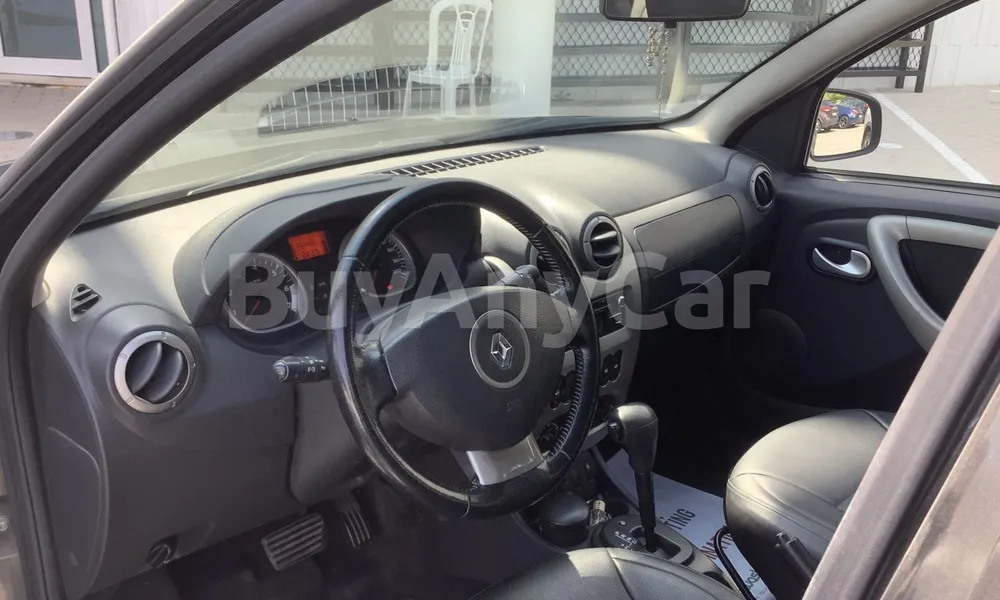 Vehicle photo 9