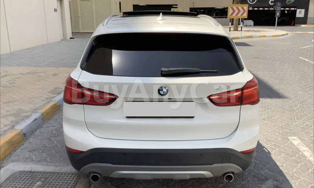 Vehicle photo 2