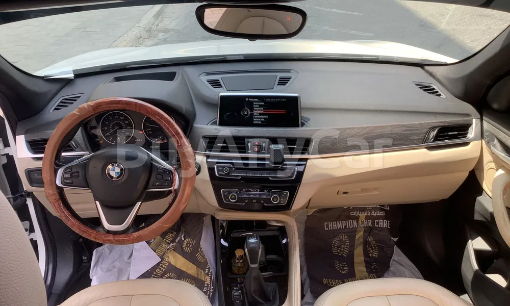 Vehicle photo 8