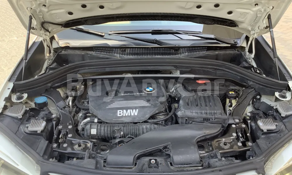 Vehicle photo 7