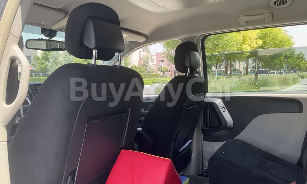 Vehicle photo 9