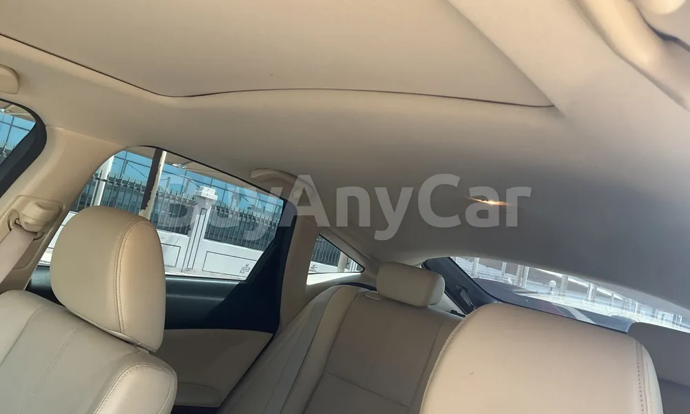 Vehicle photo 8