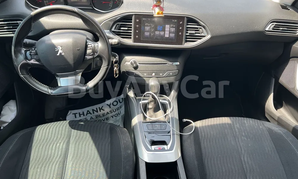 Vehicle photo 8